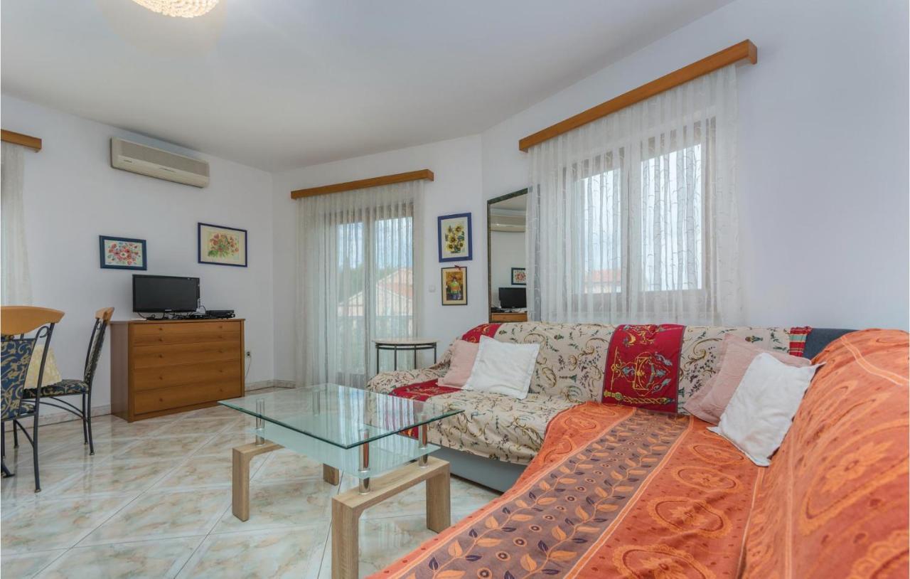 Amazing Apartment In Zambratija With 2 Bedrooms And Wifi ภายนอก รูปภาพ